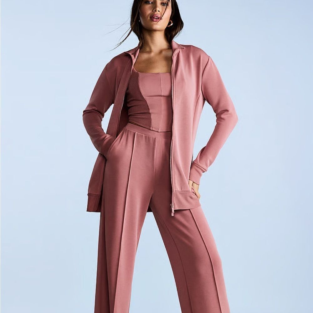 Victoria’s Secret VSX Featherweight Knit Slim Full-Zip Jacket XS - Picture 2 of 13